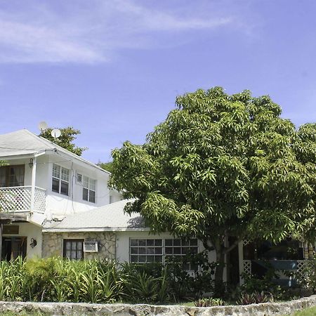 Tingum Village Hotel Dunmore Town Exterior foto