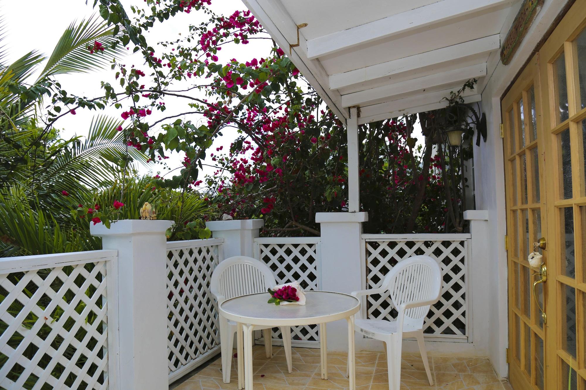 Tingum Village Hotel Dunmore Town Exterior foto