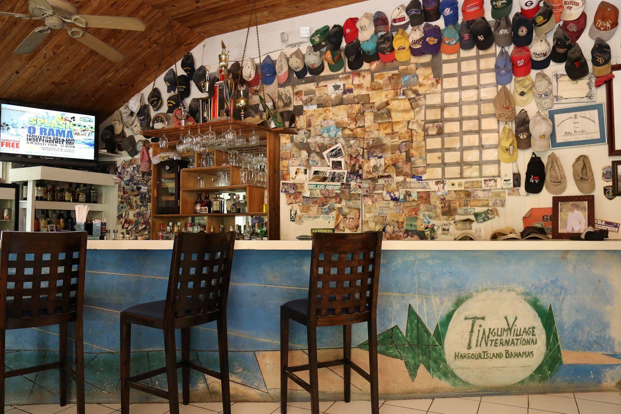 Tingum Village Hotel Dunmore Town Exterior foto
